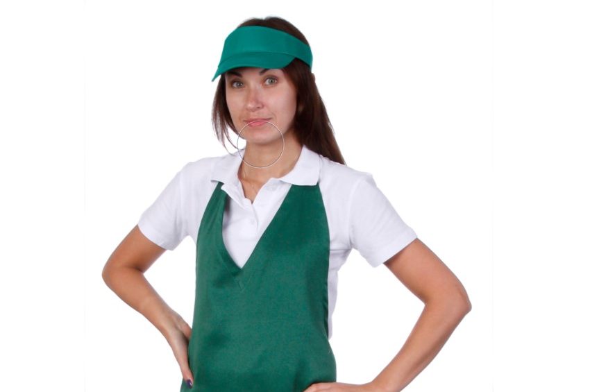 девушка в зеленой униформе